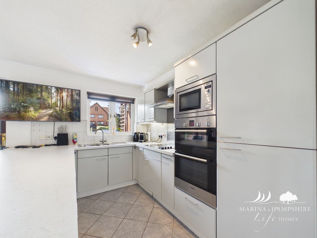 Additional image 10 of 4 bed town house for saleNewlyn Way, Port Solent PO6