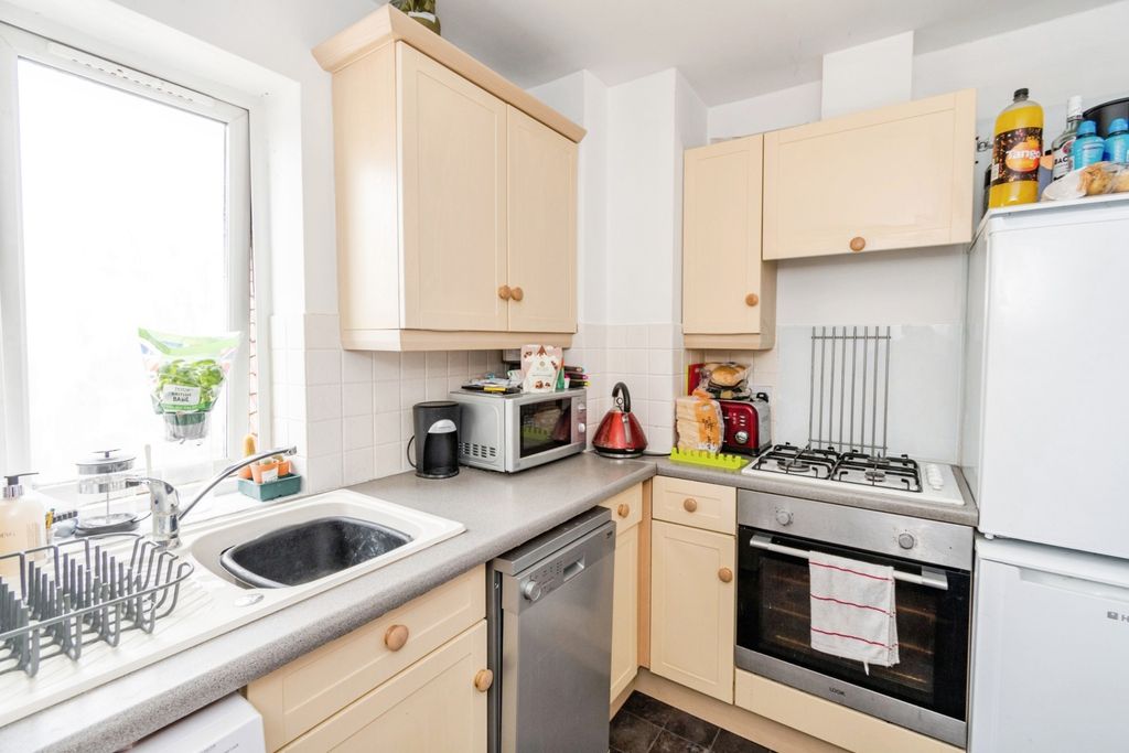 Additional image 4 of 2 bed flat for saleRoberts Road, Southampton, Hampshire SO15