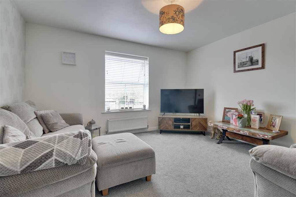 Additional image 5 of 4 bed town house for saleEast Shore Way, Portsmouth PO3