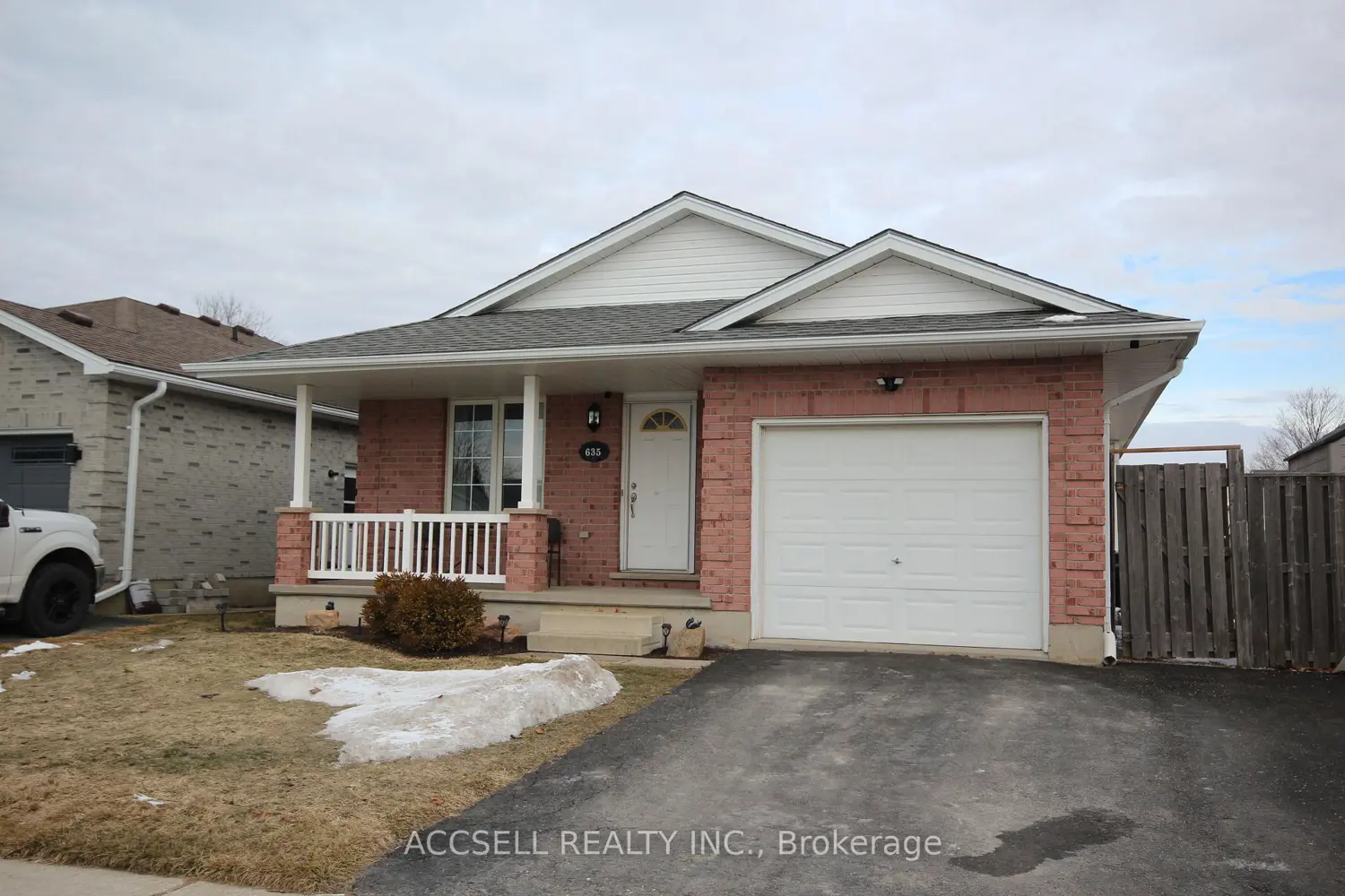 635 Highview Drive photo 2