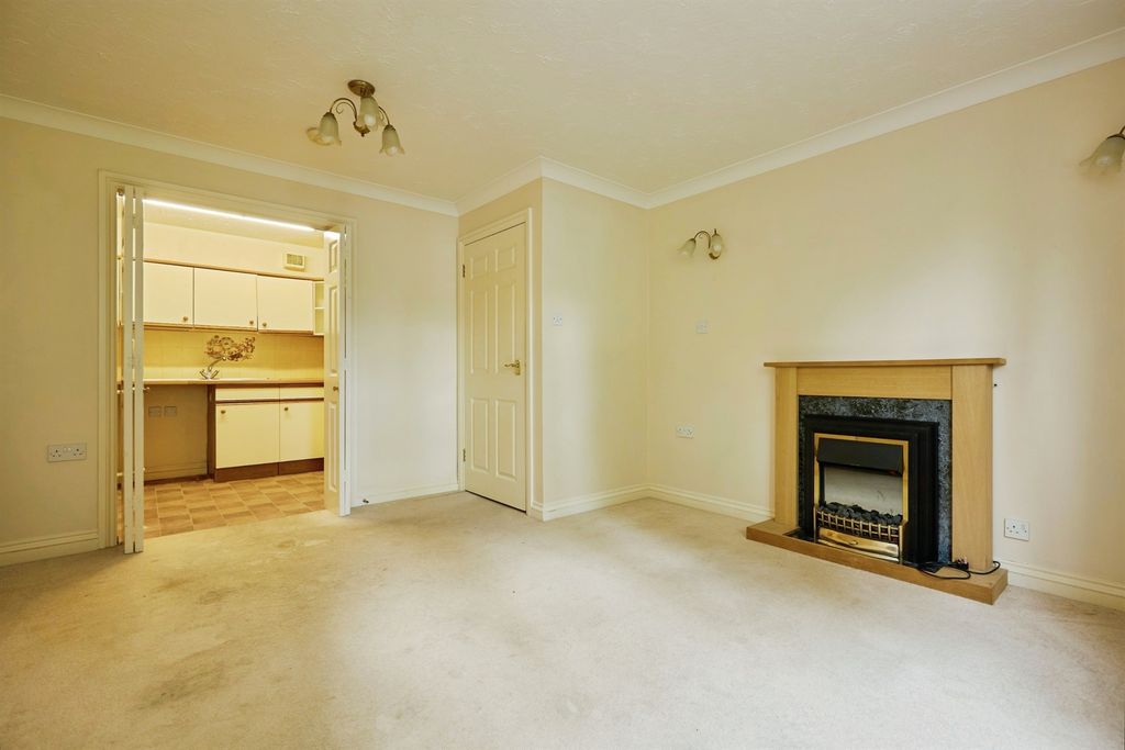Additional image 4 of 2 bed flat for saleBarnaby Mead, Gillingham SP8