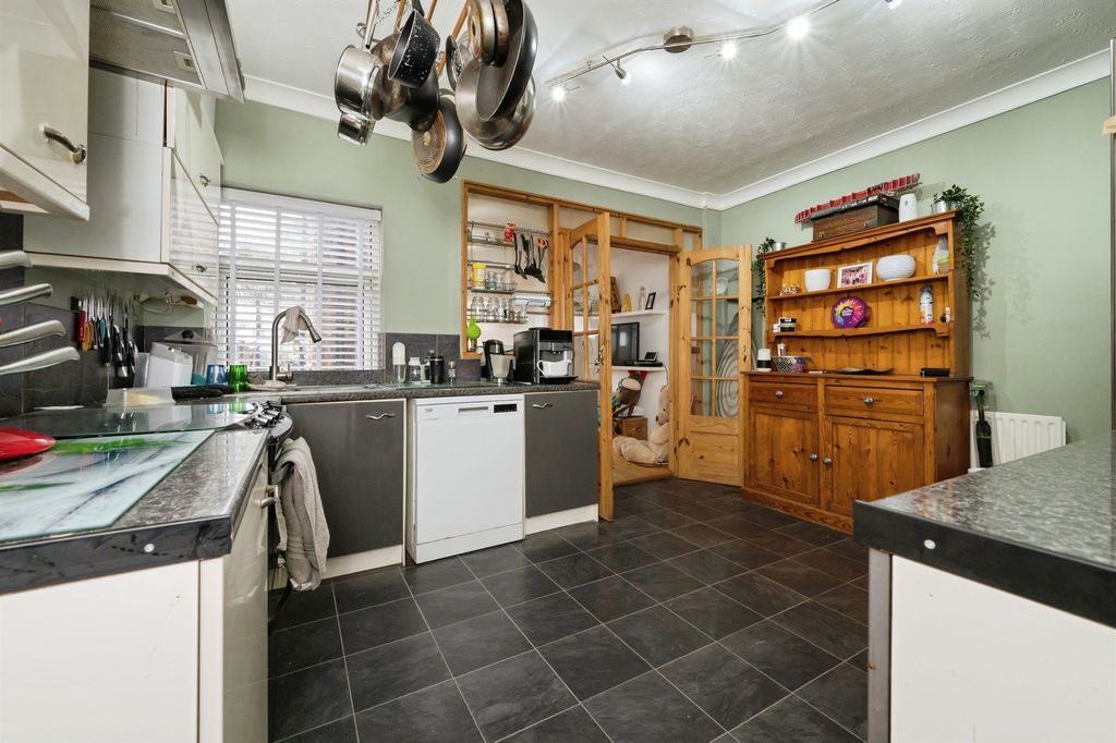 Additional image 9 of 3 bed terraced house for saleWeston Grove Road, Southampton SO19
