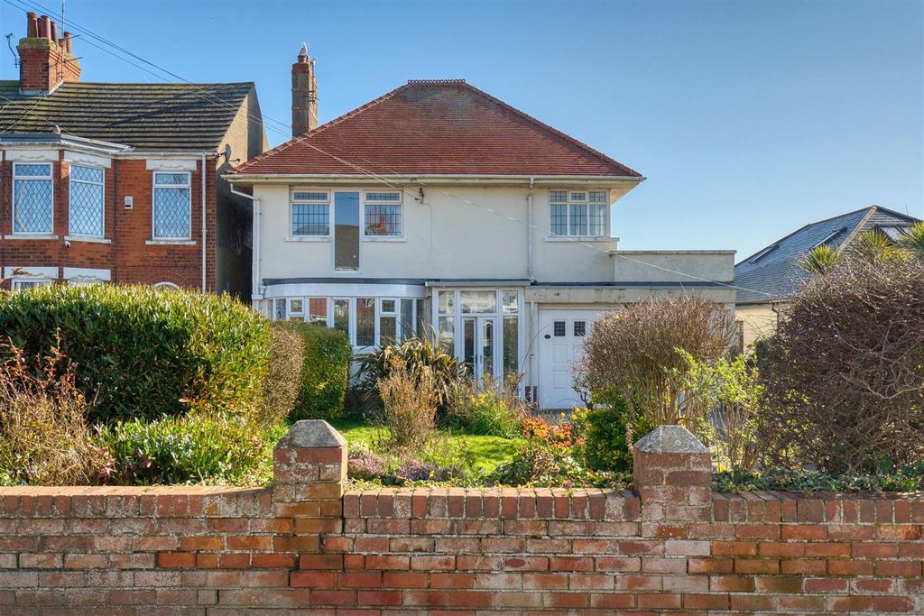 3 bed detached house for sale25 Hollym Road, Withernsea HU19