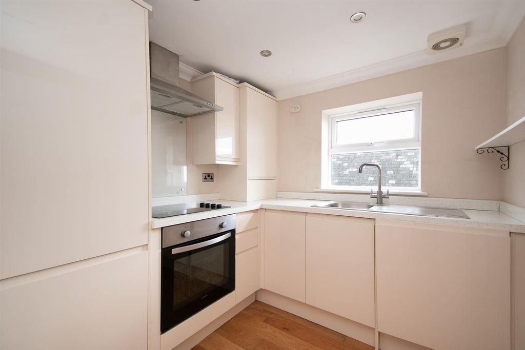 Additional image 5 of 2 bed flat for saleThe Ridge, Hastings TN34