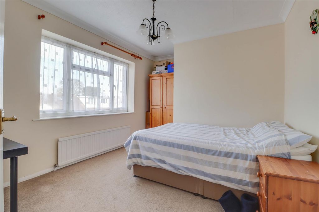 Additional image 6 of 2 bed maisonette for saleAzalea Avenue, Wickford SS12