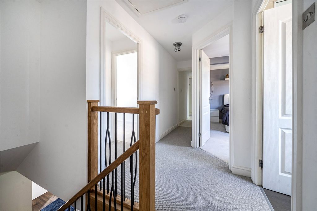 Additional image 19 of 5 bed link detached house for saleLower Canes, Yateley, Hampshire GU46
