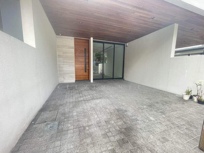 Additional image 6 of CHEAP!! 靠近地铁站！摩登排屋 Near MRT Modern Novena 3 stry Terrace House with pool
