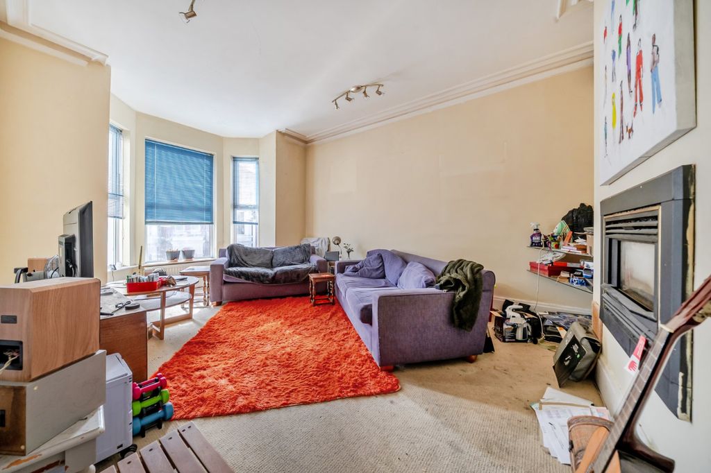 Additional image 4 of 3 bed flat for saleWaveley Court, Waverley Grove, Southsea, Hampshire PO4