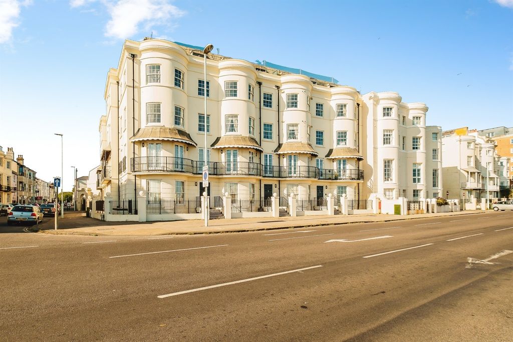 2 bed flat for saleMarine Parade, Worthing BN11