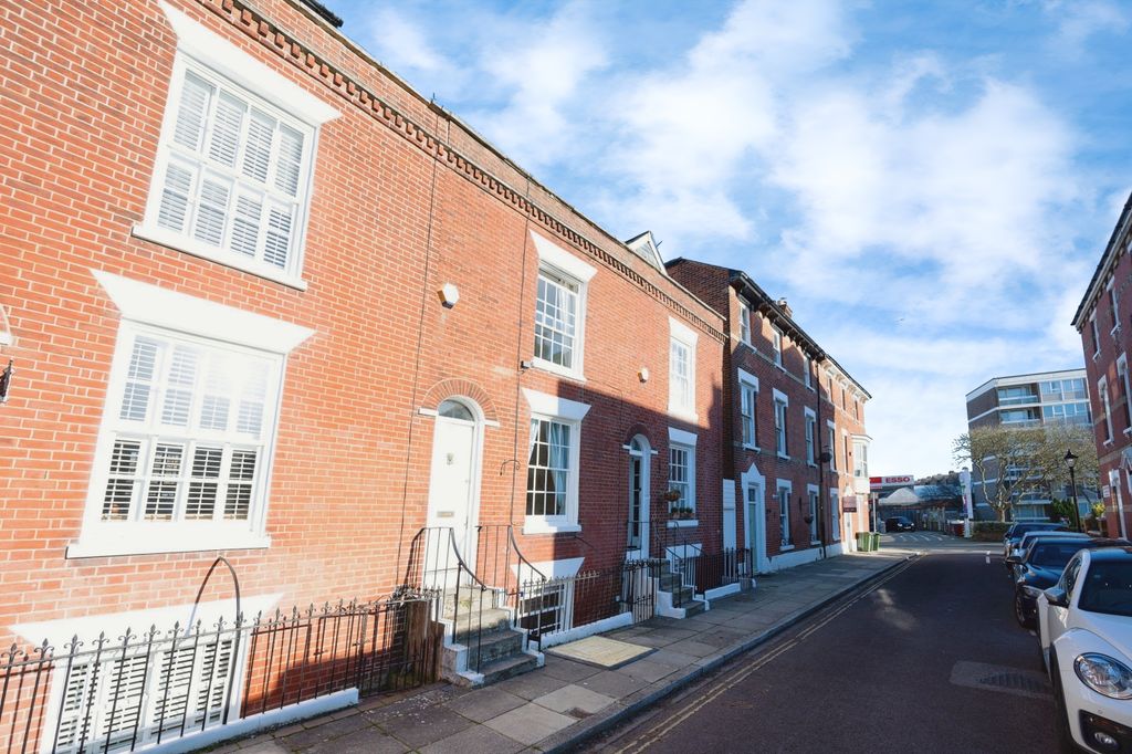 5 bed terraced house for saleGloucester View, Southsea, Hampshire PO5