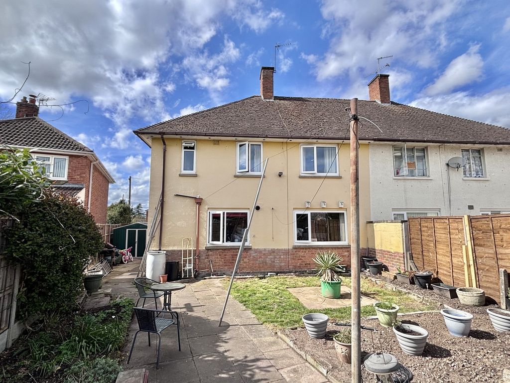 4 bed semi-detached house for saleLutterworth Road, Blaby, Leicester, Leicestershire. LE8 photo 3