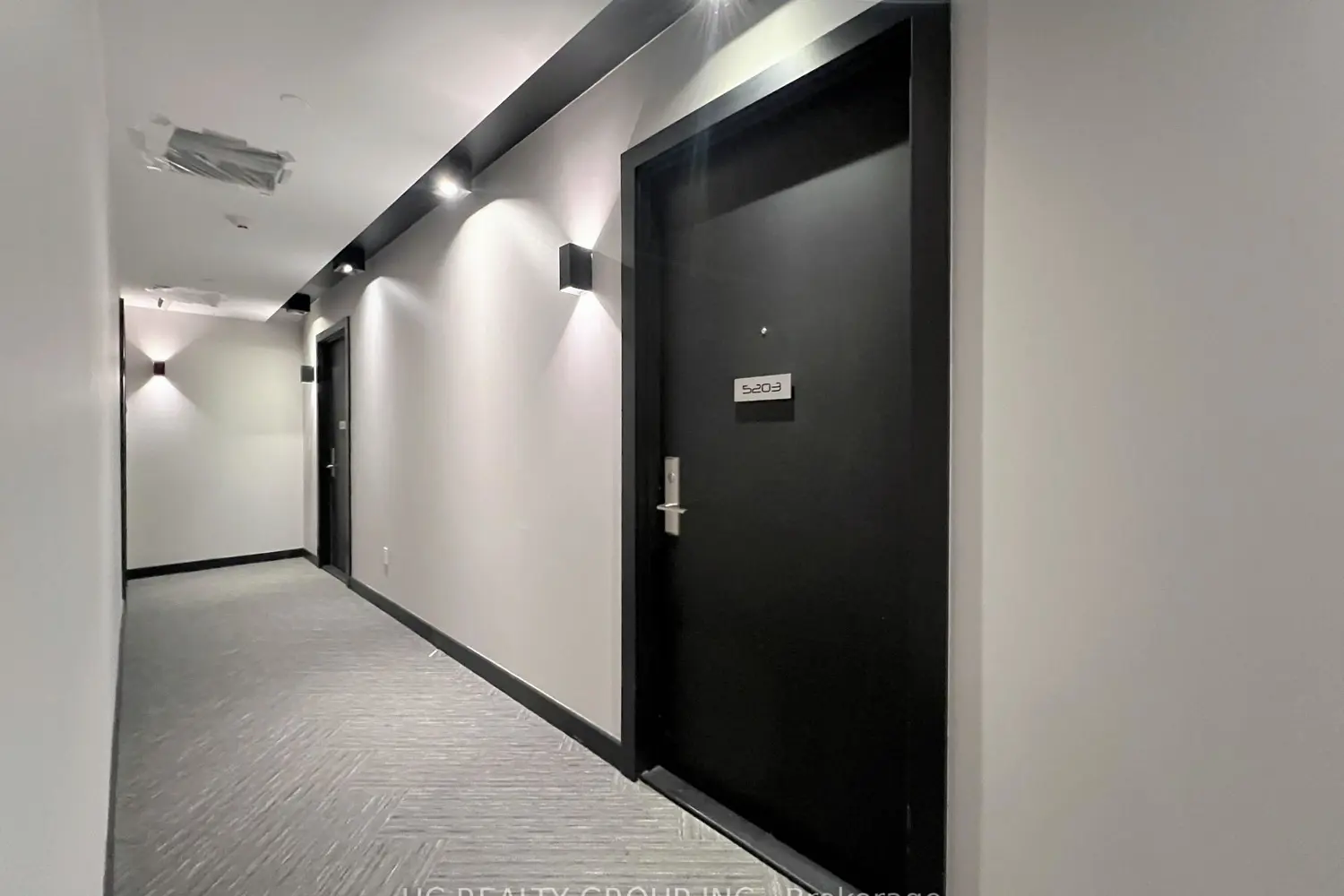 Additional image 4 of 8 Eglinton Avenue 5203