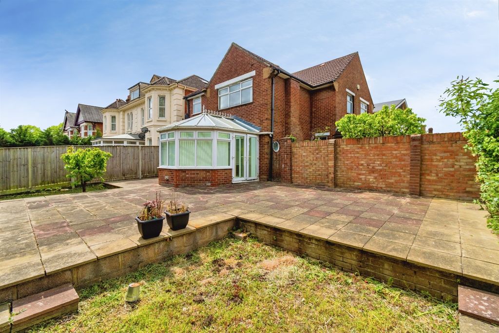 Additional image 27 of 4 bed detached house for saleHill Lane, Southampton SO15