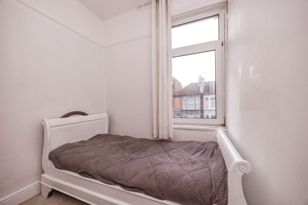 Additional image 12 of 2 bed flat for saleNorth End Avenue, Portsmouth PO2
