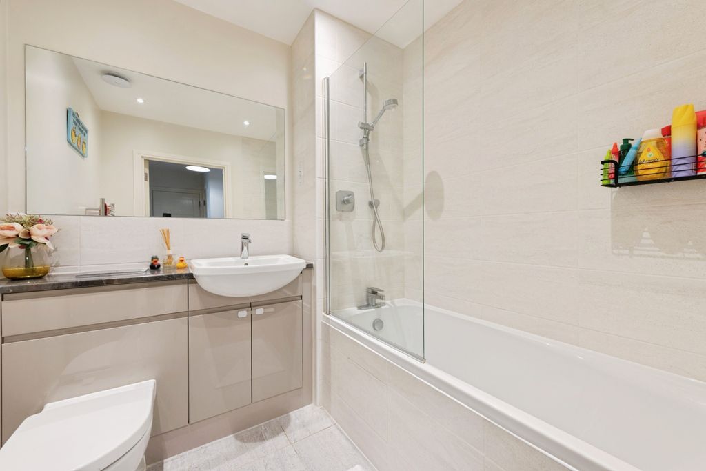 Additional image 12 of 2 bed flat for saleGatehouse Close, Ashford TW15
