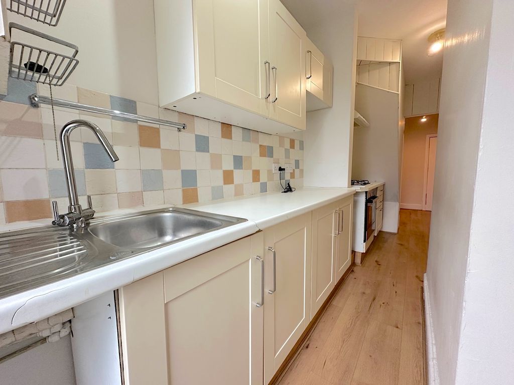 Additional image 5 of 2 bed flat for saleTettenhall Road, Tettenhall, Wolverhampton WV6