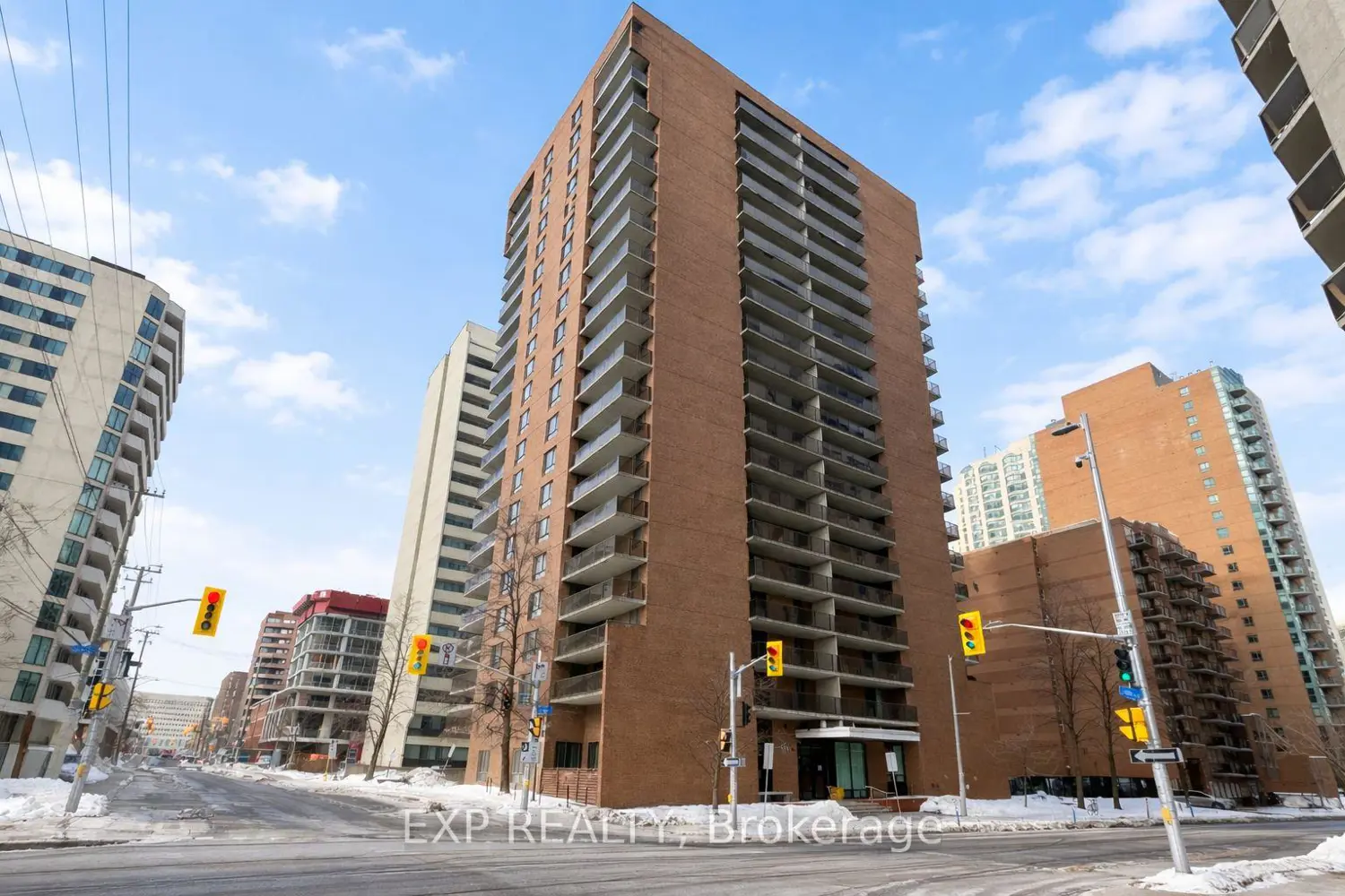 475 Laurier Avenue 705