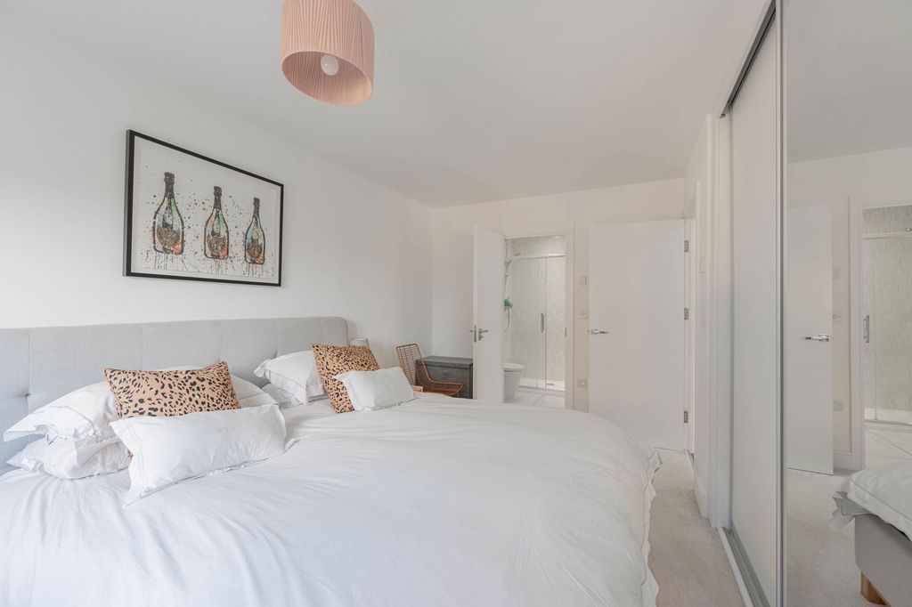 Additional image 6 of 2 bed flat for saleMeridian Way, Southampton SO14