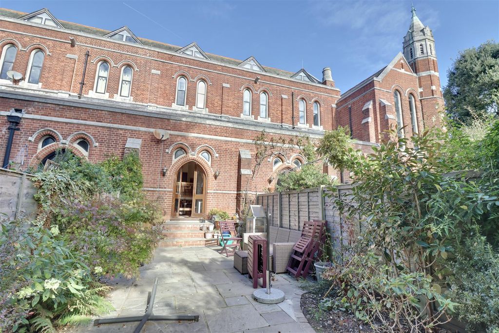 Additional image 12 of 3 bed town house for saleHenderson Road, Southsea PO4