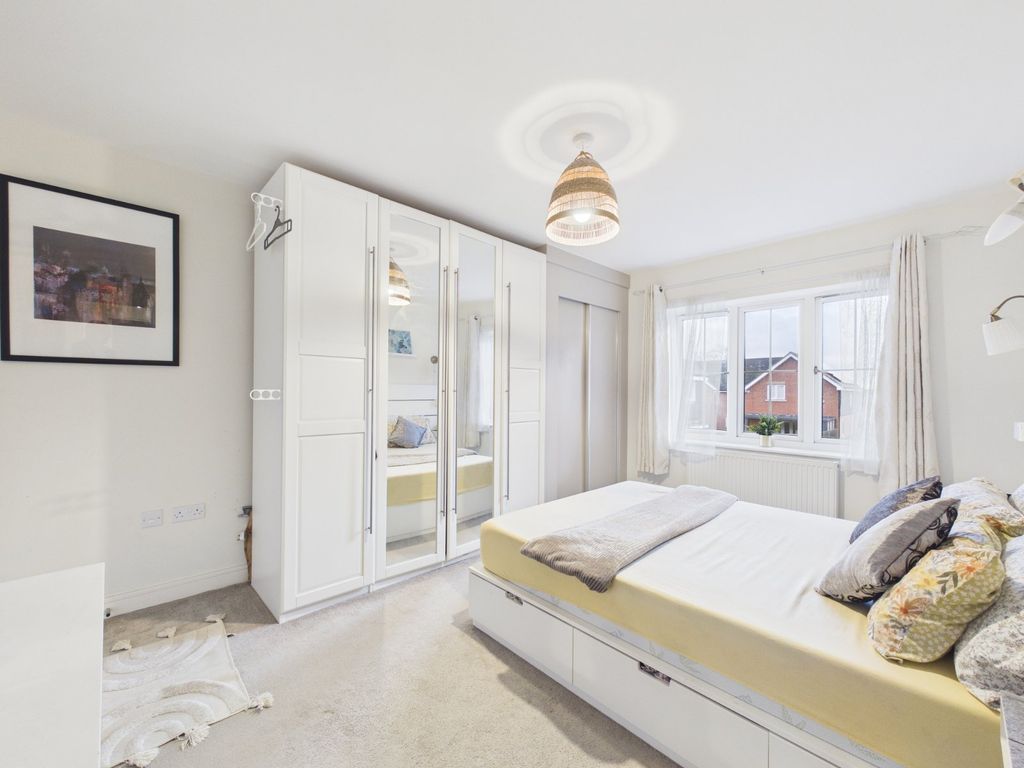 Additional image 4 of 2 bed flat for saleGatehouse Close, Ashford, Surrey TW15
