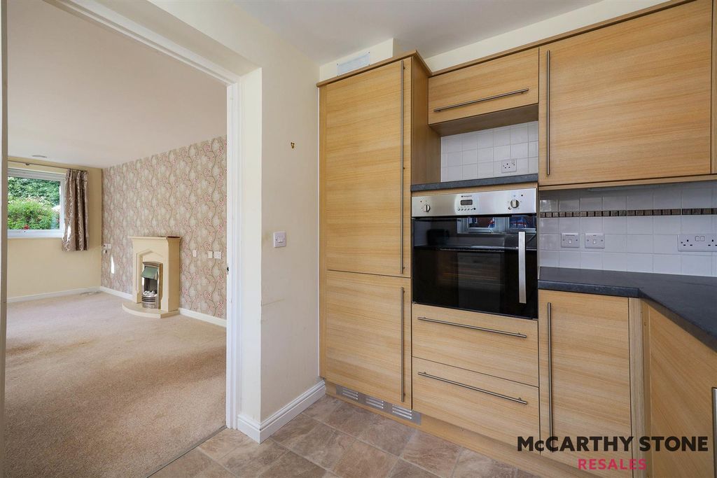 Additional image 5 of 2 bed flat for saleSomers Brook Court, Newport, Isle Of Wight PO30