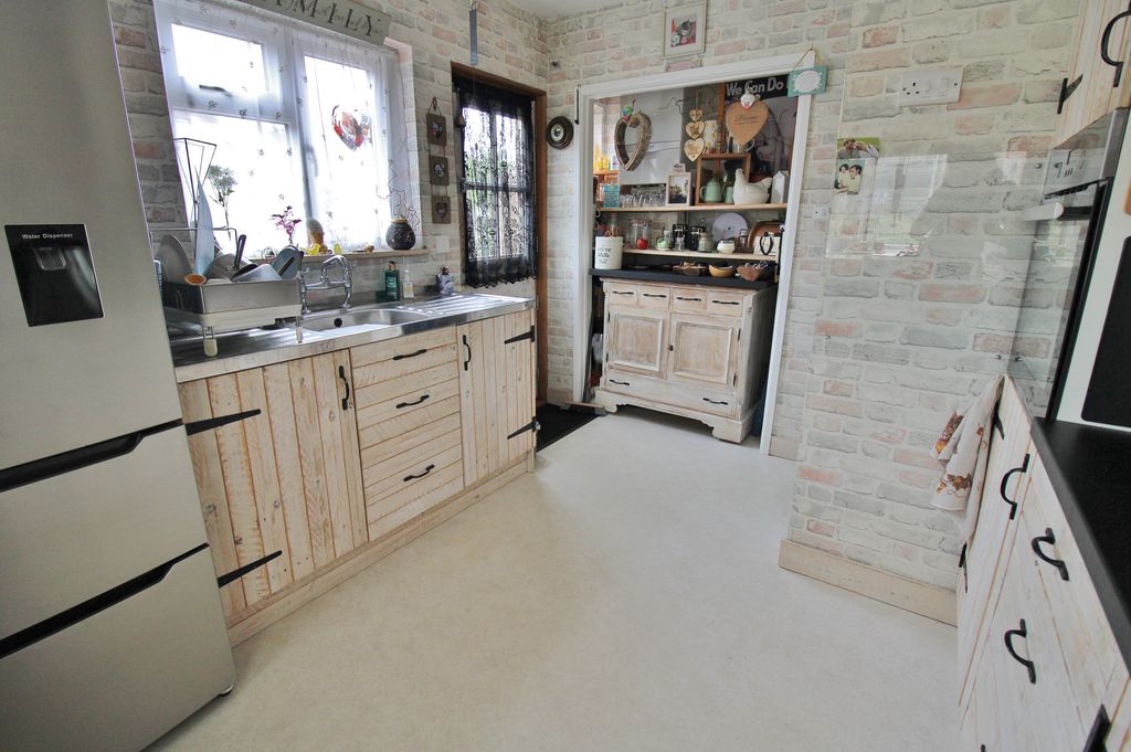 Additional image 6 of 4 bed semi-detached bungalow for saleSeaview Avenue, Portchester PO16