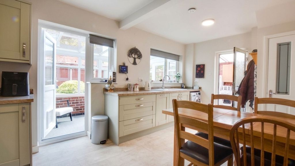 Additional image 11 of 3 bed semi-detached house for saleCoombe Rise, Oadby, Leicester LE2