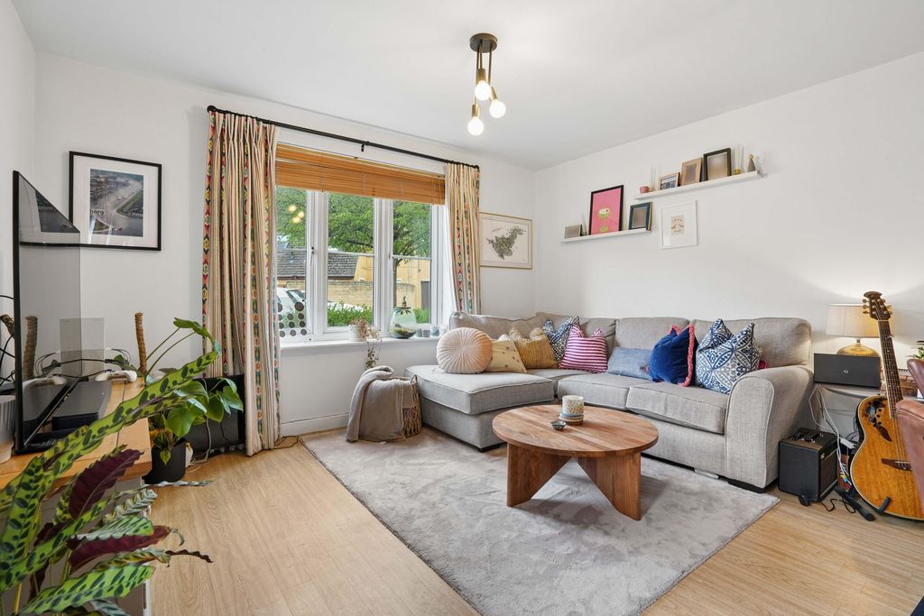 Additional image 4 of 2 bed flat for saleNew Bridge Street, Witney OX28