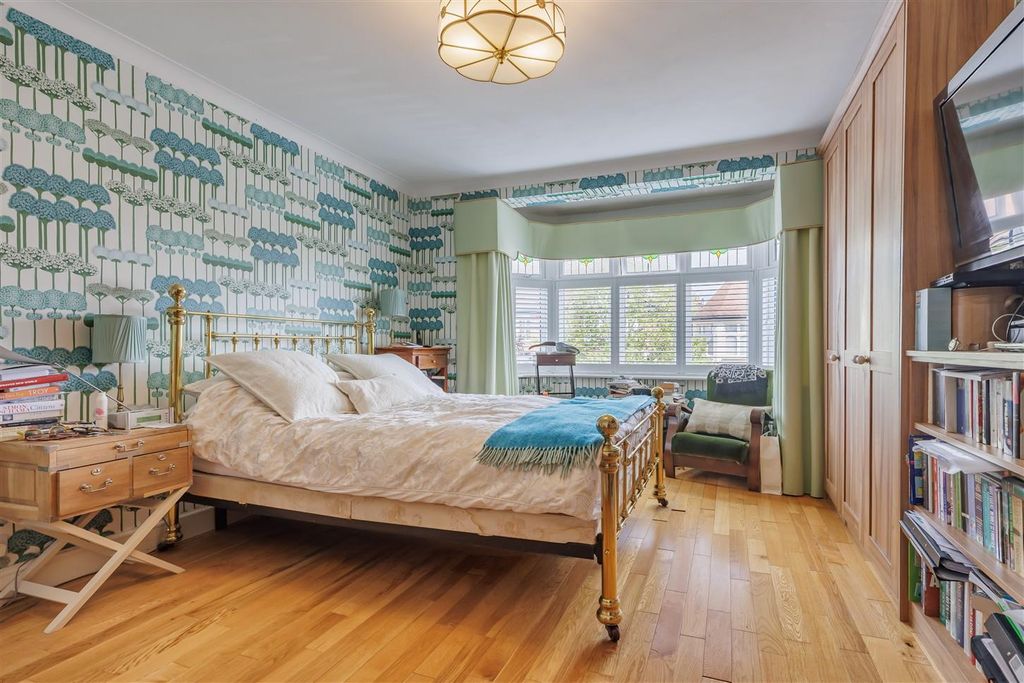 Additional image 17 of 5 bed semi-detached house for saleQueens Avenue, Woodford Green IG8