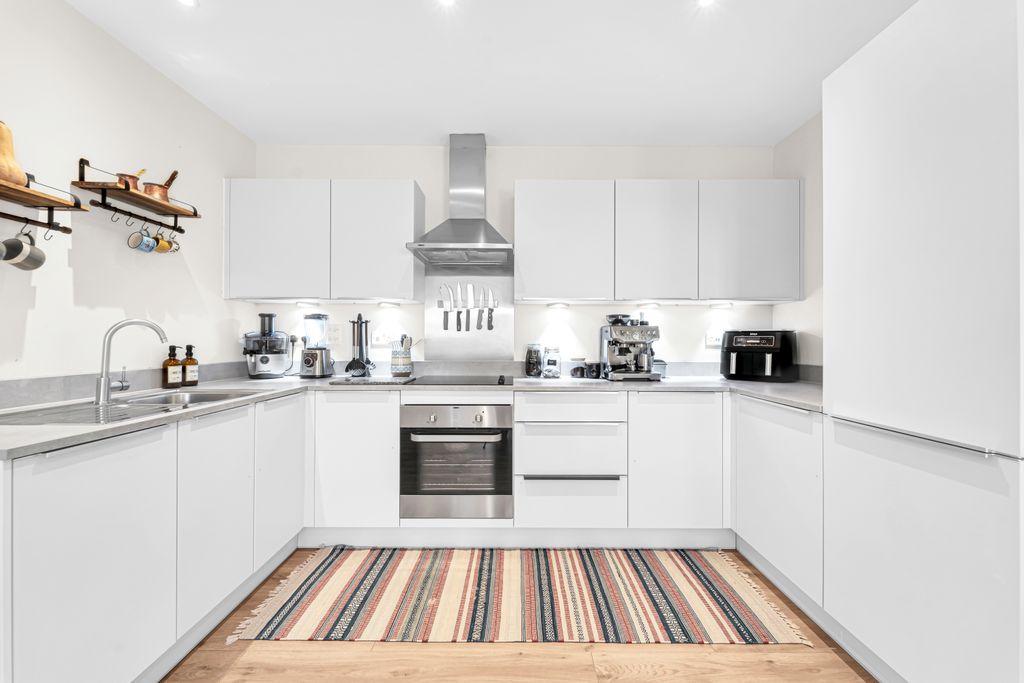 Additional image 2 of 2 bed flat for saleGatehouse Close, Ashford TW15