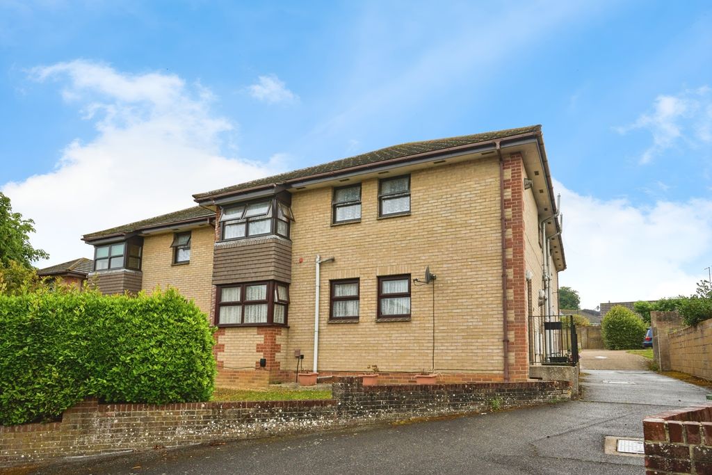Additional image 2 of 2 bed maisonette for saleMedina Avenue, Newport, Isle Of Wight PO30