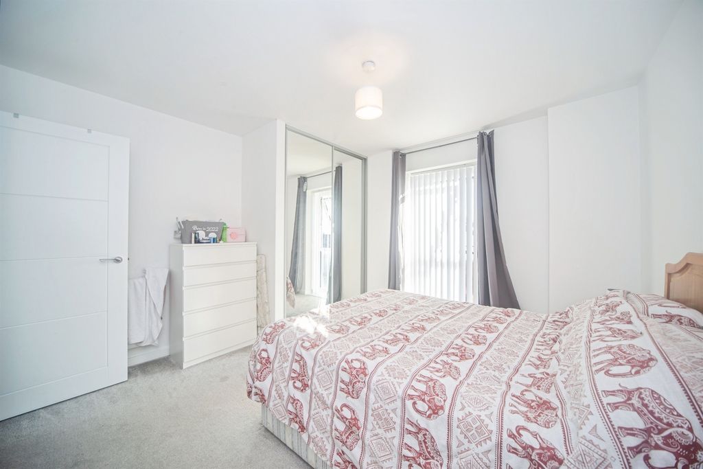 Additional image 7 of 2 bed flat for saleJohn Thornycroft Road, Southampton SO19