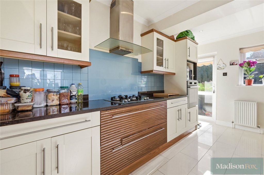 Additional image 10 of 4 bed detached house for saleKendal Close, Woodford Green IG8