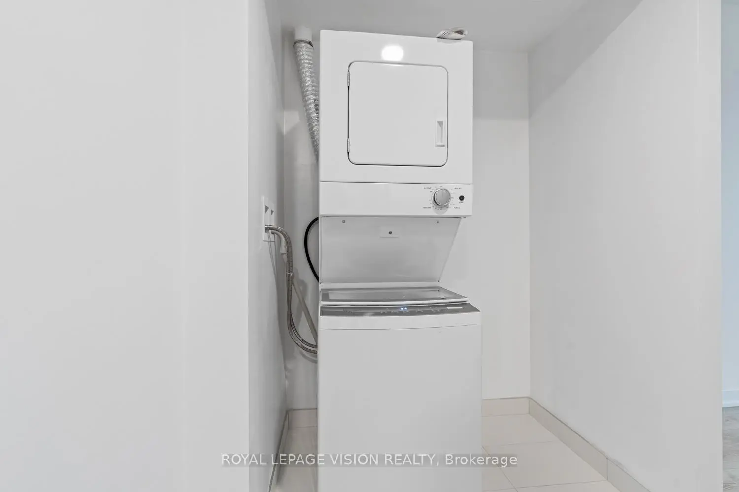Additional image 13 of 230 Simcoe Street 3113