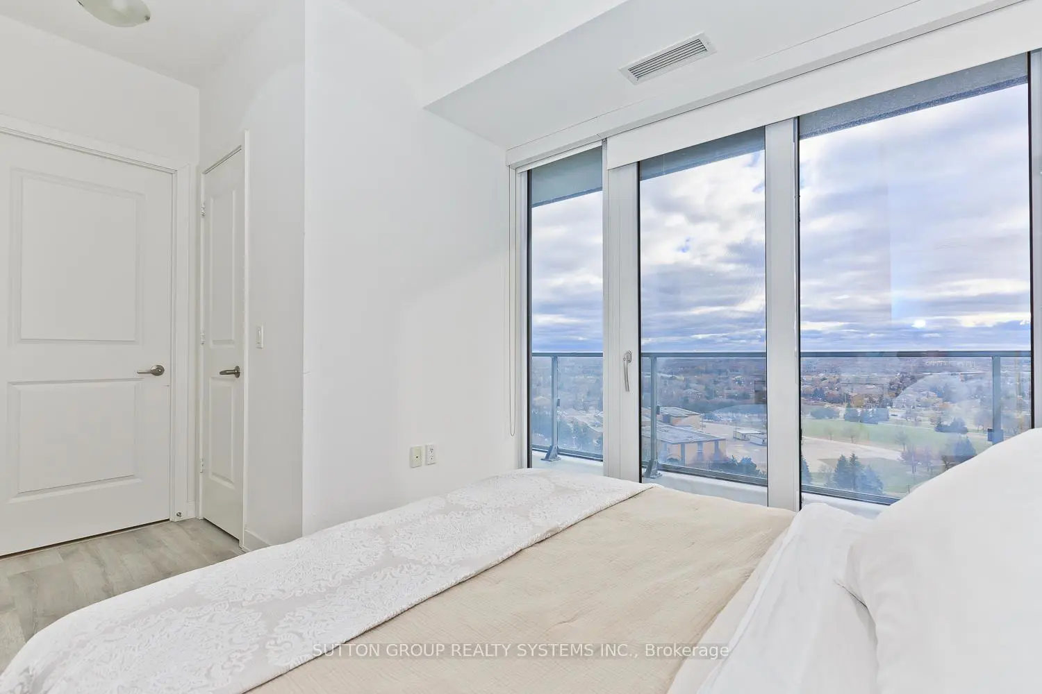 Additional image 11 of 4655 Metcalfe Avenue 1409