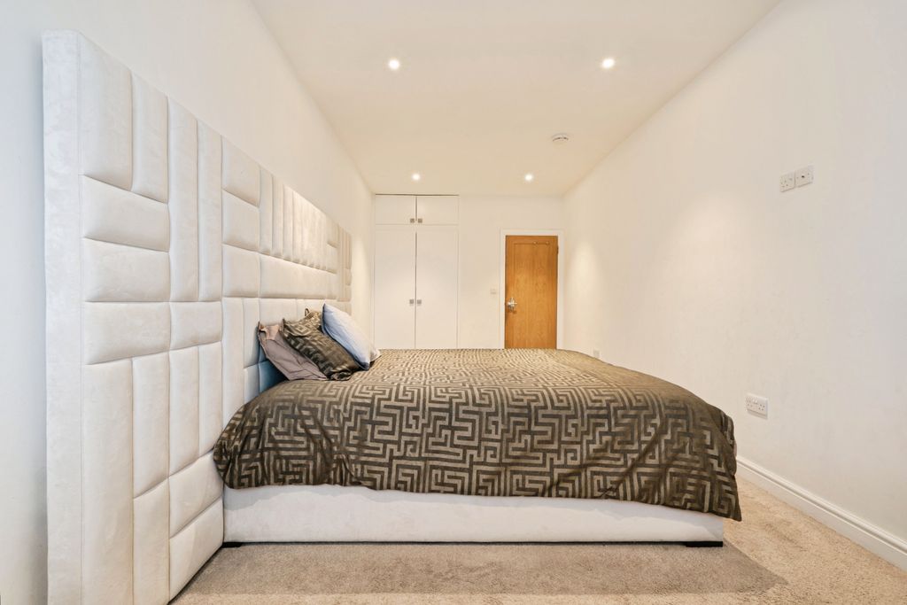 Additional image 11 of 2 bed maisonette for saleDenman Drive, Ashford TW15