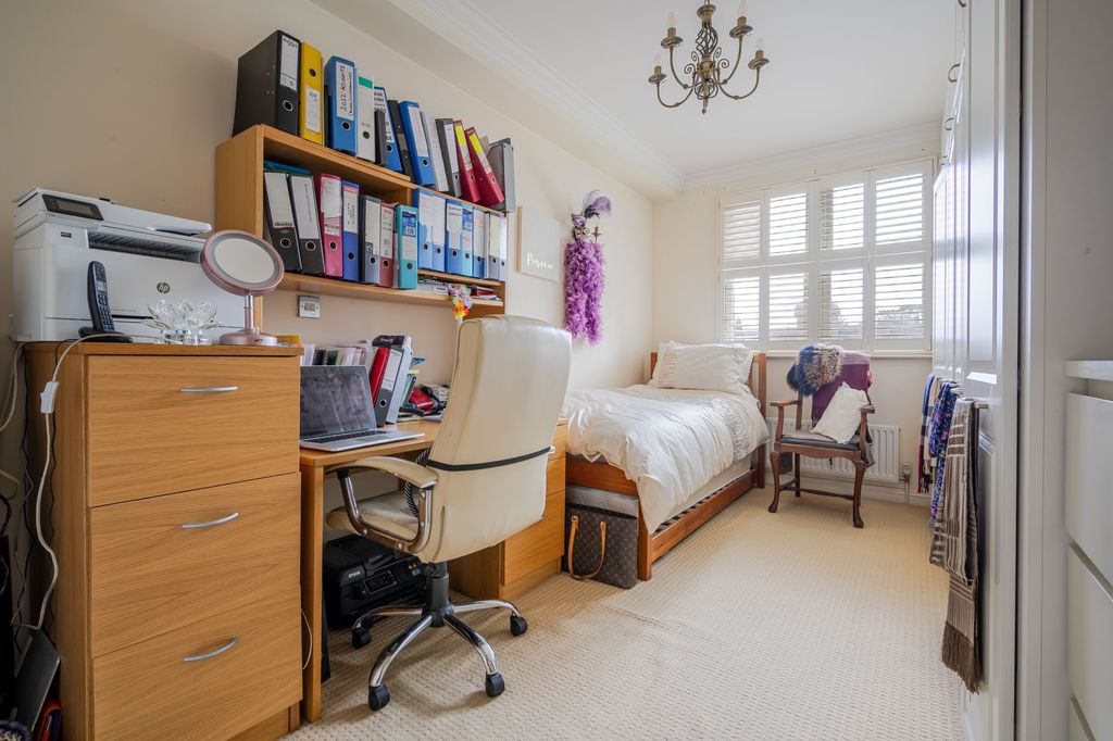 Additional image 8 of 2 bed flat for saleMeryton House, Windsor SL4