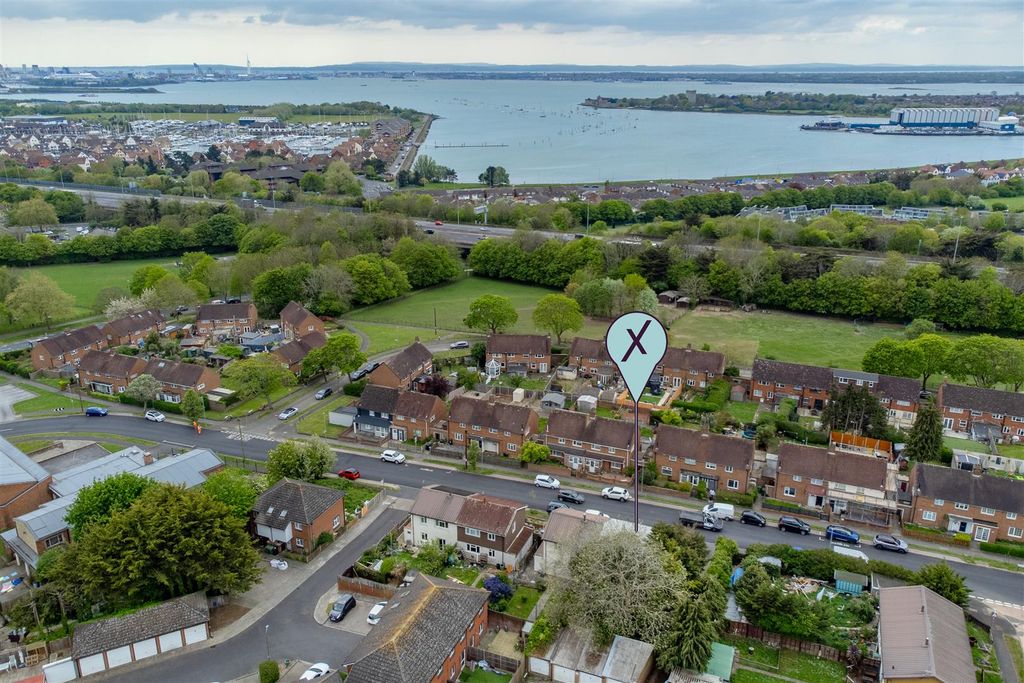 Additional image 9 of 3 bed property for saleDeerhurst Crescent, Portsmouth PO6