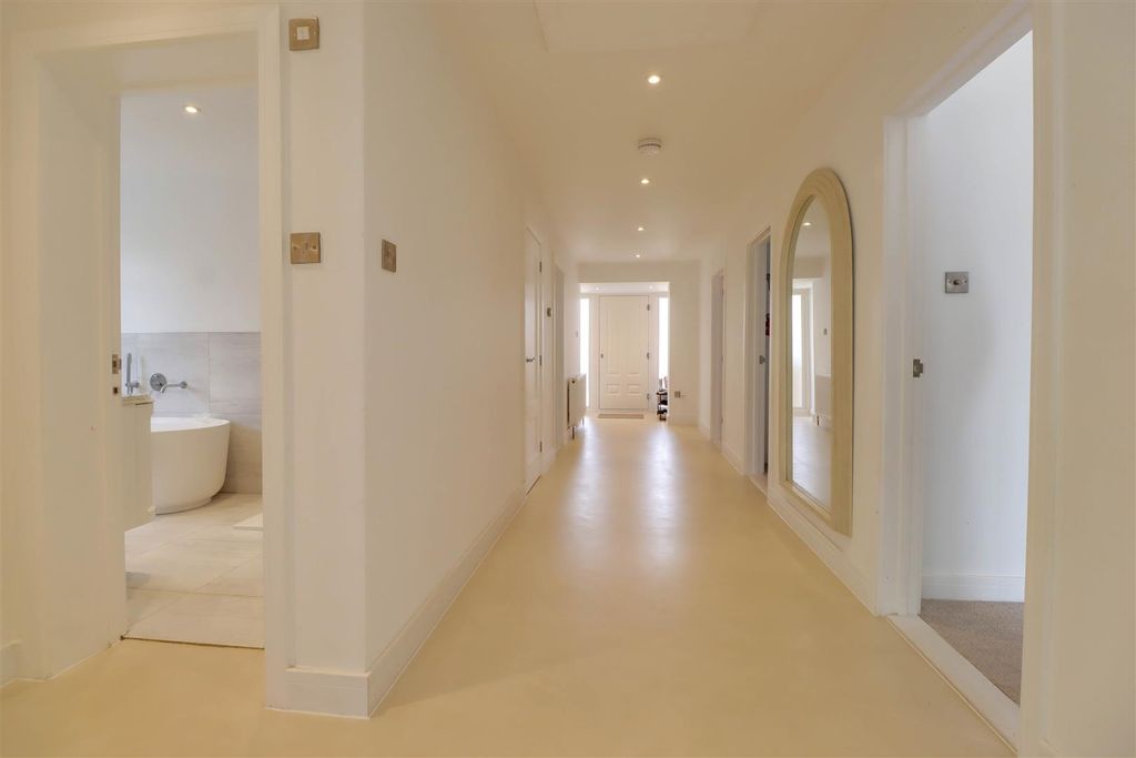 Additional image 8 of 3 bed detached bungalow for saleSugden Avenue, Wickford SS12