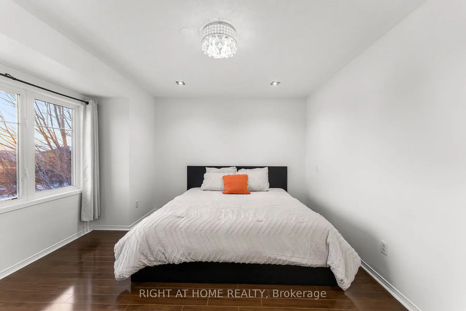 Additional image 8 of 5725 Tenth Line 12