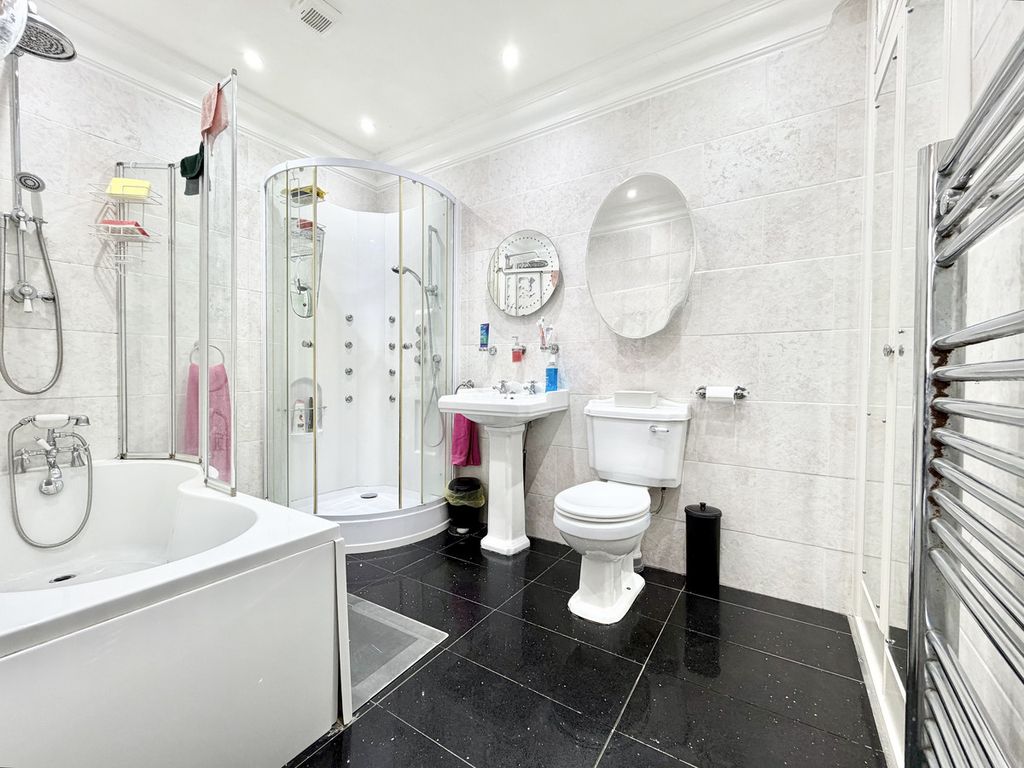 Additional image 20 of 7 bed detached house for salePostern Road, Newport PO30