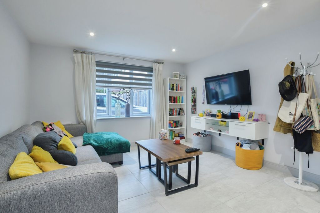 Additional image 2 of 2 bed flat for saleWimborne Road West, Colehill, Wimborne, Dorset BH21