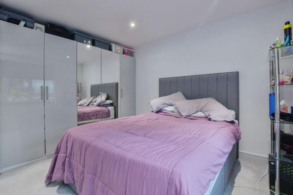 Additional image 11 of 2 bed flat for saleWimborne Road West, Colehill, Wimborne, Dorset BH21