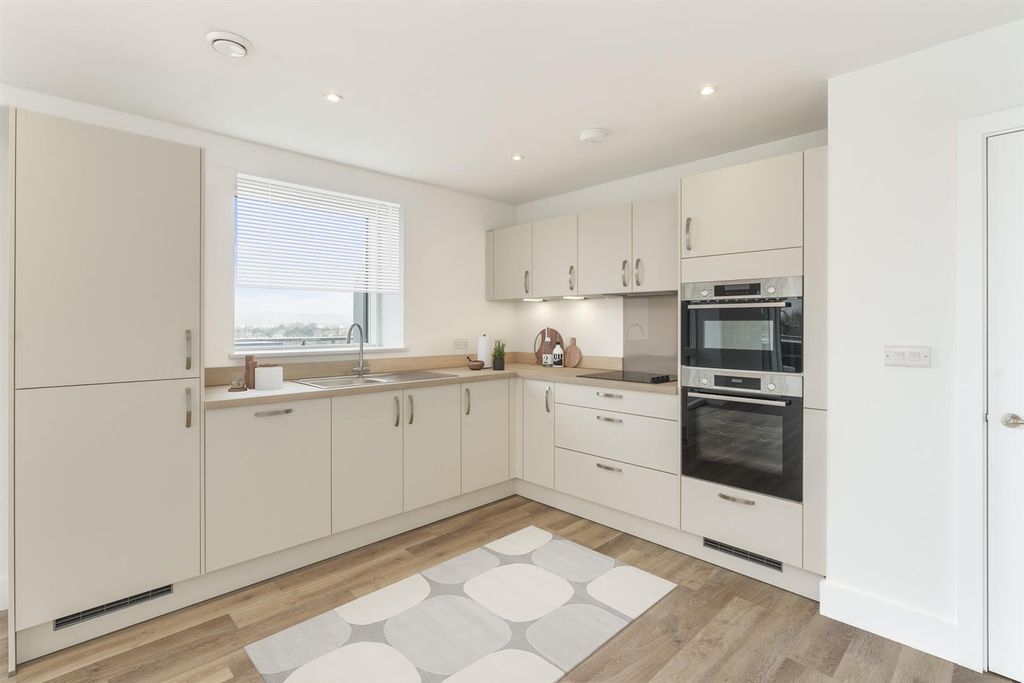 Additional image 4 of 2 bed flat for sale24 Lindfield Place, Worthing BN11