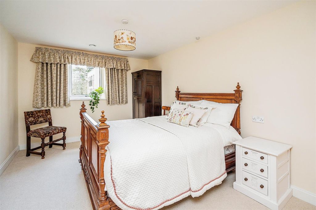 Additional image 8 of 2 bed flat for saleThorneycroft, Wood Road, Tettenhall WV6