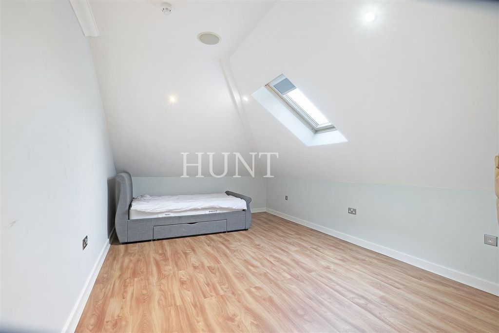 Additional image 6 of 4 bed flat for saleThe Manor, Repton Park, Woodford Green, Essex IG8