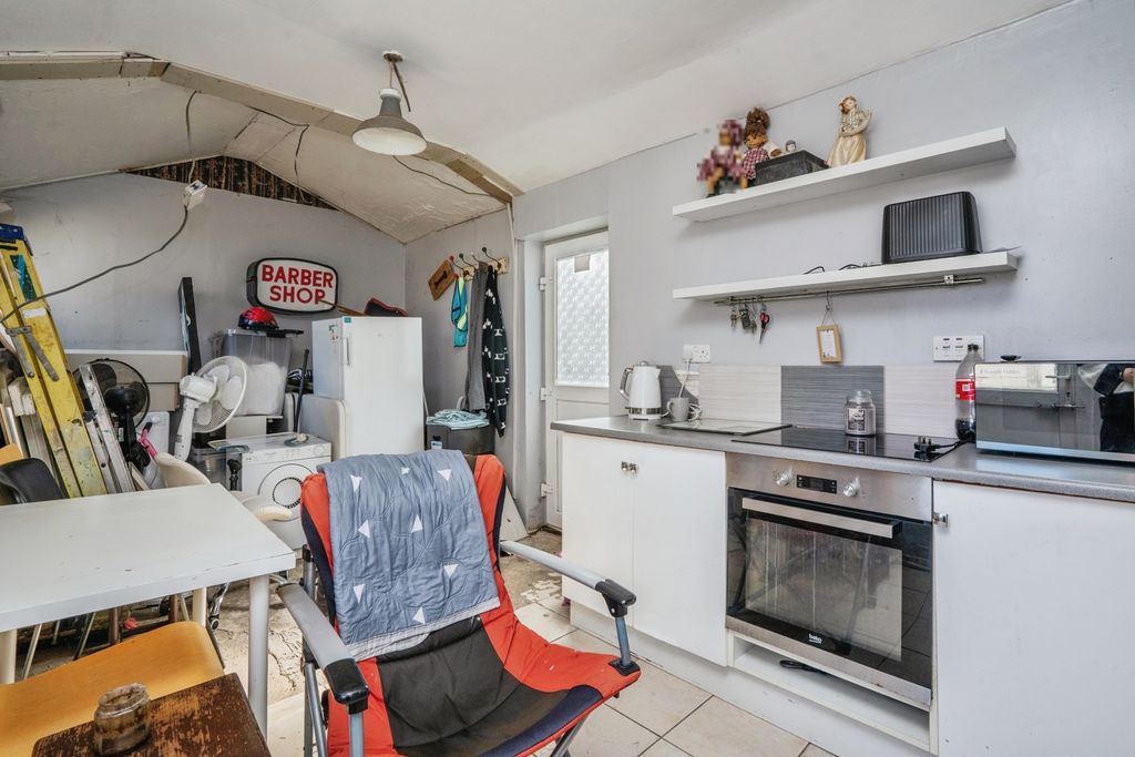 Additional image 6 of 2 bed property for saleGladys Avenue, Portsmouth, Hampshire PO2
