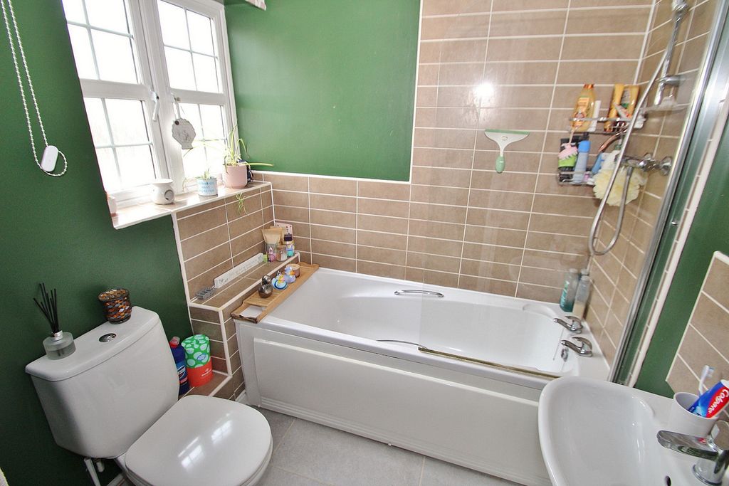 Additional image 9 of 1 bed flat for saleAshcombe Crescent, Witney OX28
