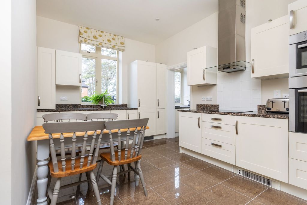 Additional image 2 of 3 bed flat for saleMilesdown Place, Winchester SO23