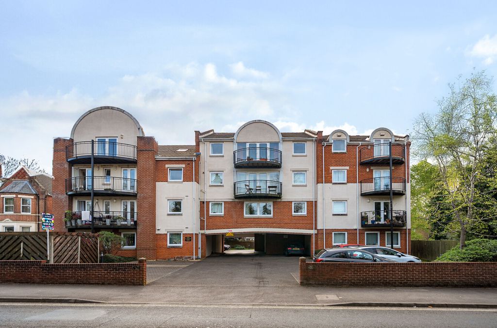2 bed flat for saleArchers Road, Banister Park, Southampton, Hampshire SO15